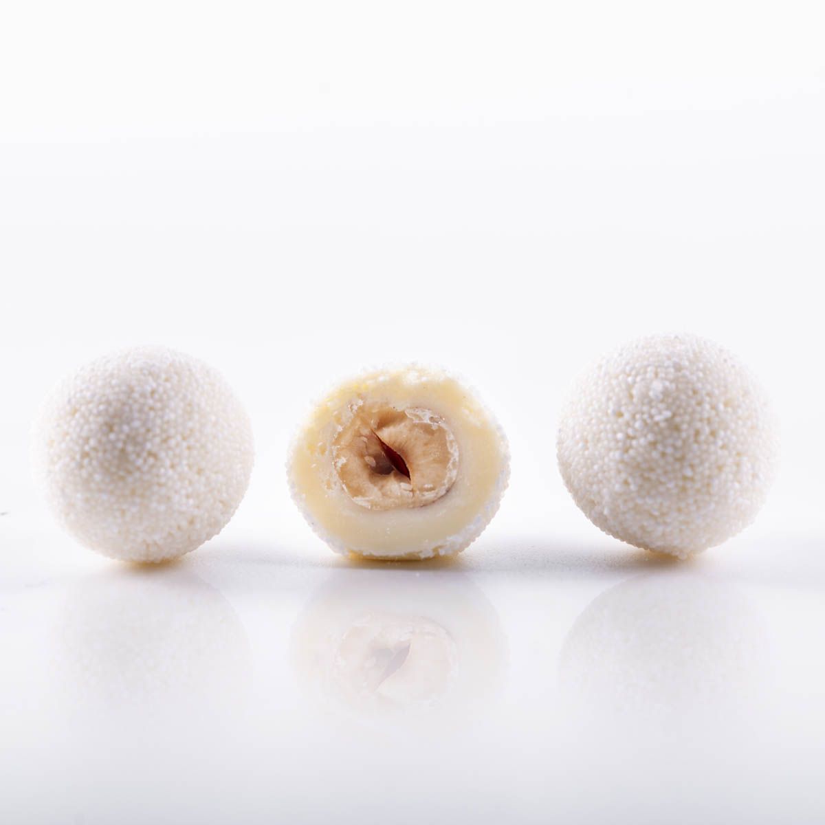 Coconut-white chocolate dragées