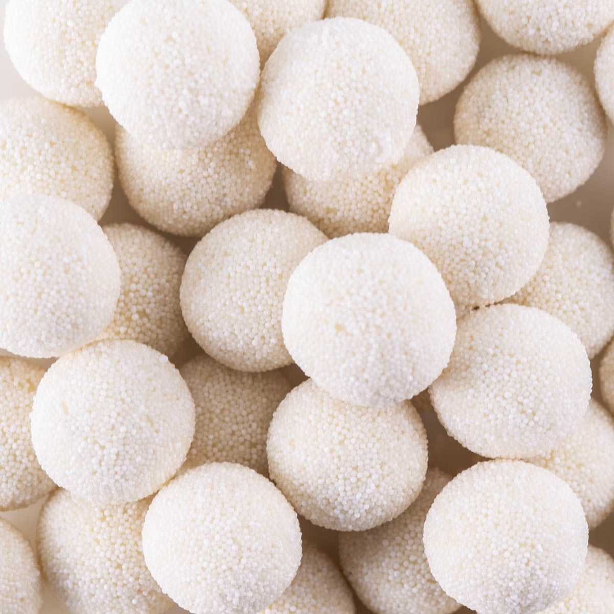 Coconut-white chocolate dragées