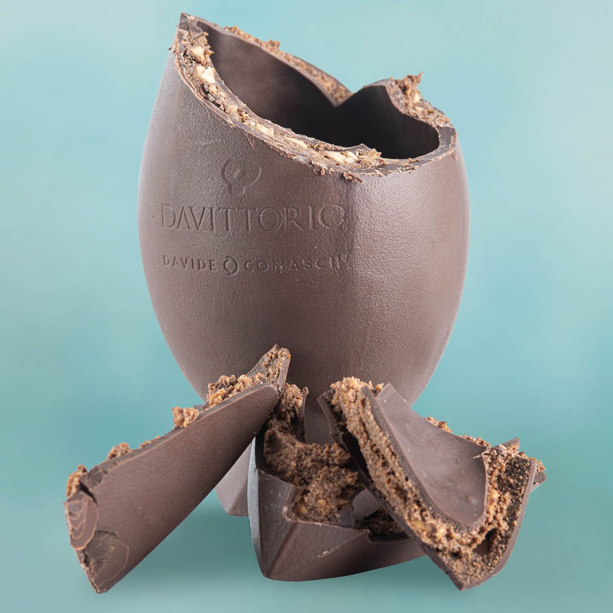 Uovo Iconico farcito al cioccolato fondente e nocciola