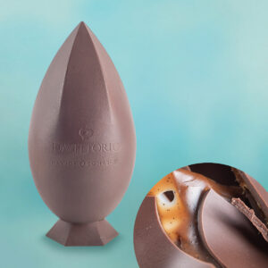 Uovo Iconico farcito al cioccolato al latte e caramello salato